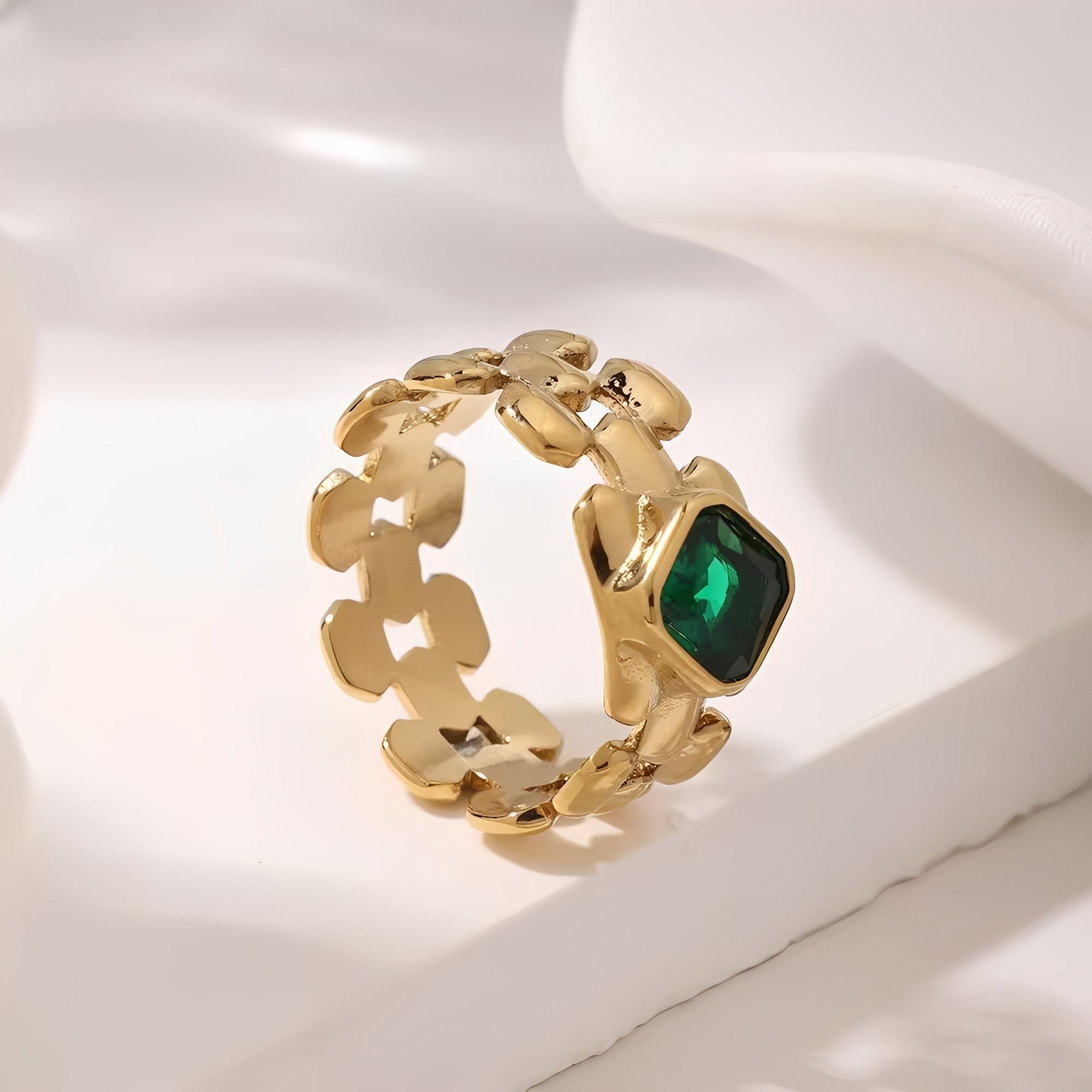 Emira – Eleganter Smaragd-Ring