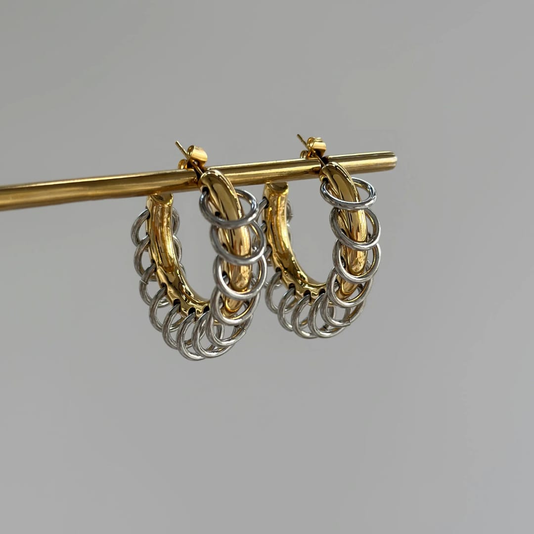 Luciana – Elegante Goldene C-Ohrringe