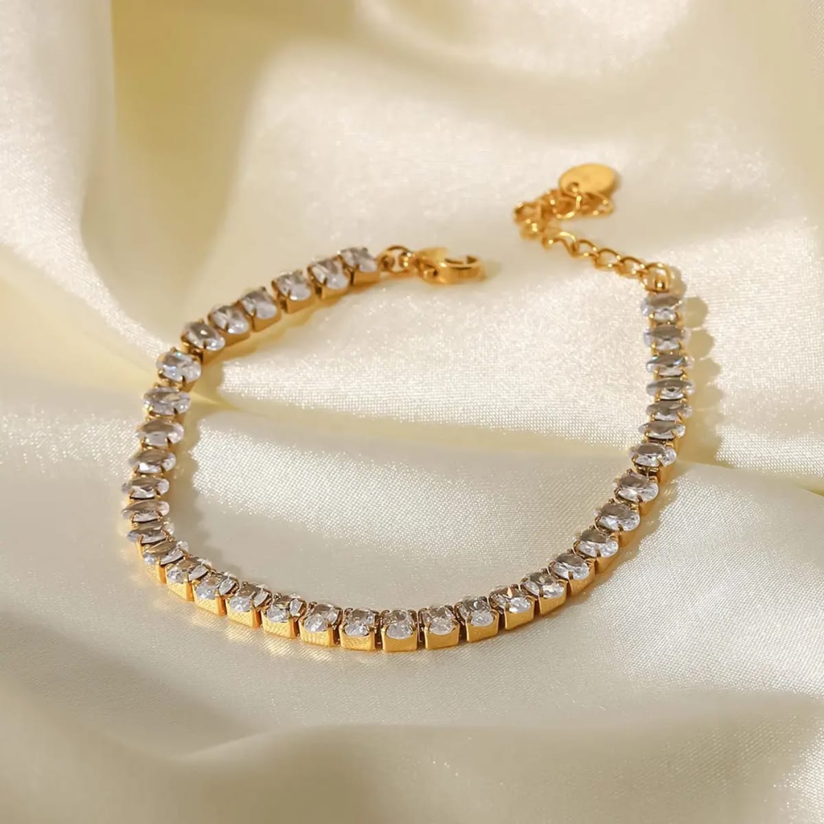 Erina – Elegantes Armband aus Naturstein und Stahl