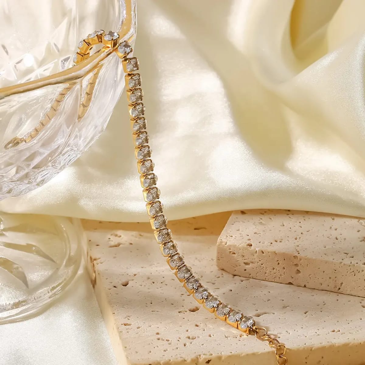 Erina – Elegantes Armband aus Naturstein und Stahl