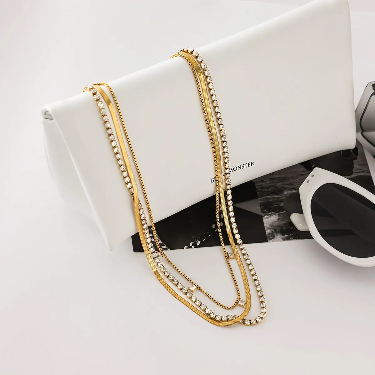 Camila – Elegante Goldene Dreischichtige Halskette
