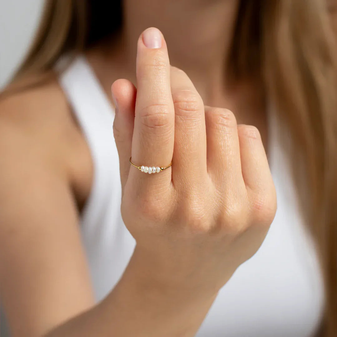 Lucie – Ring aus Gold mit natürlicher Barockperle