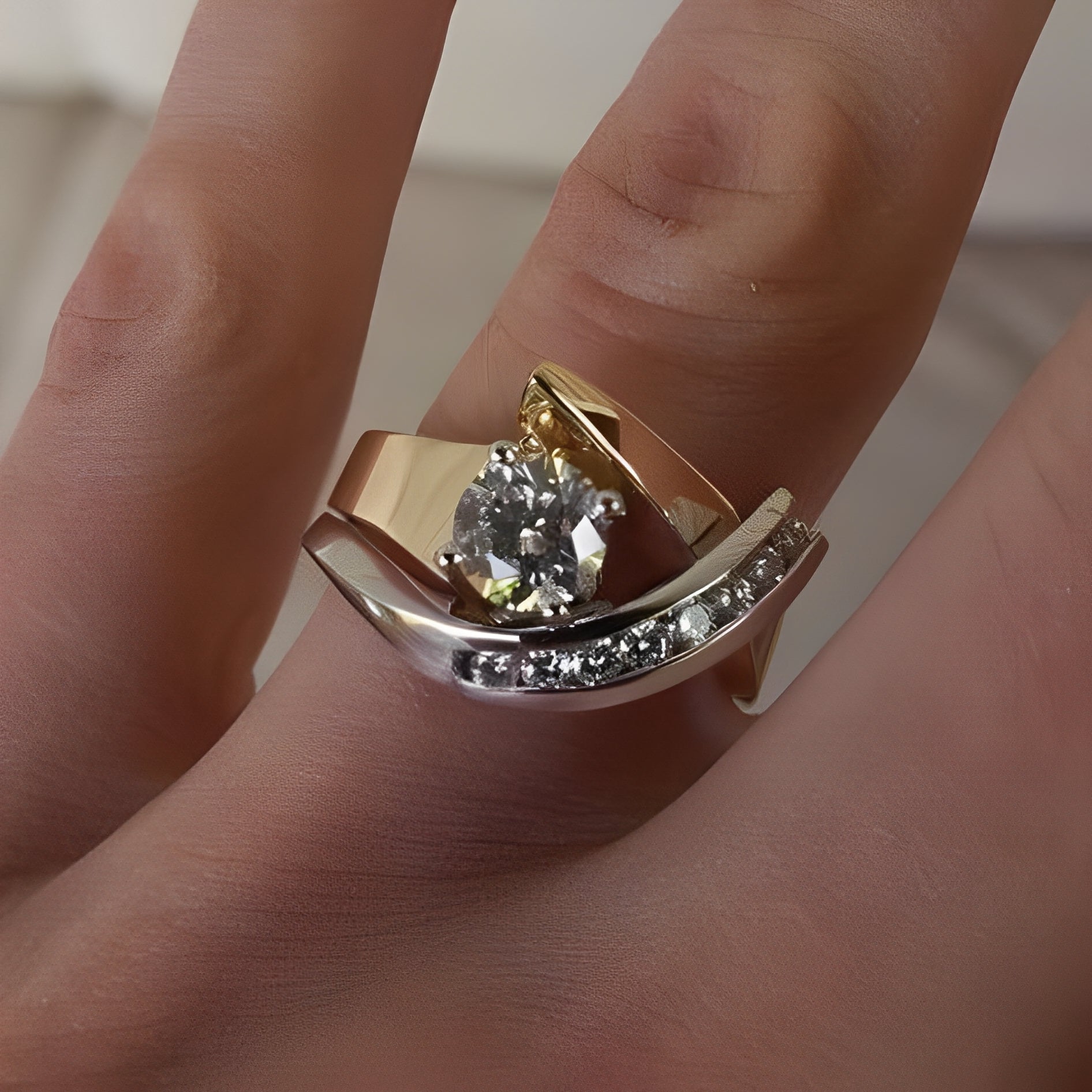 Valoria – Bicolor-Ring mit Funkelndem Zirkon