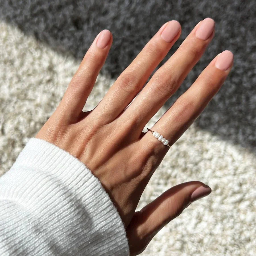 Lucie – Ring aus Gold mit natürlicher Barockperle