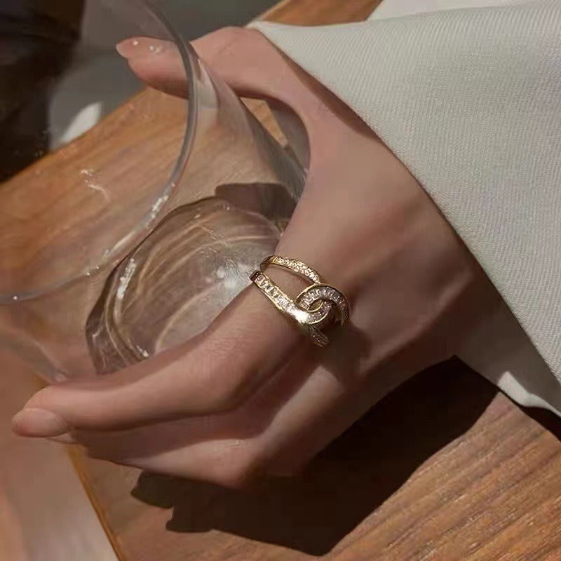 Delara – Eleganter Knoten-Statement-Ring