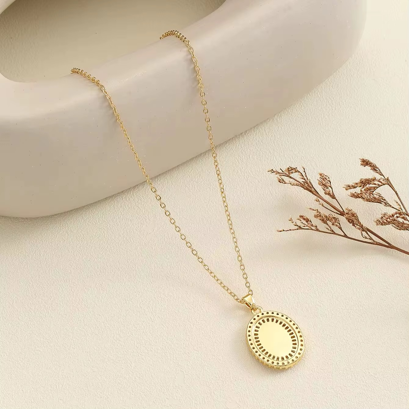 Carmelle – Vintage-Halskette mit Medaille der Jungfrau Maria