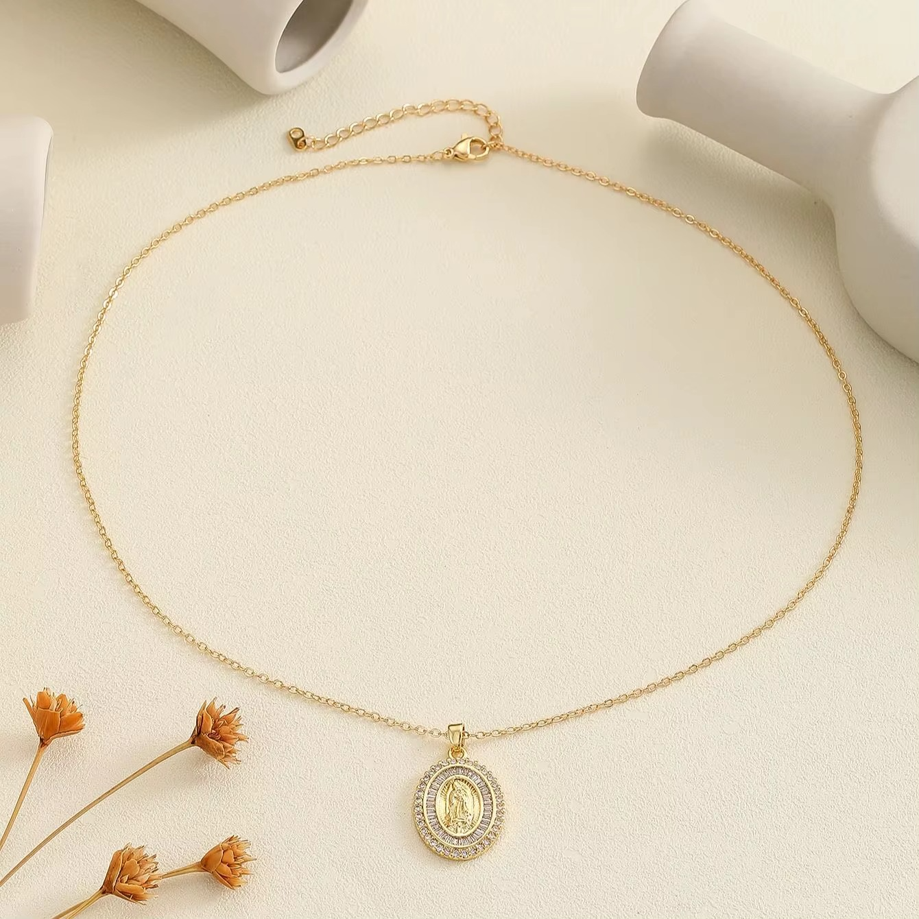 Carmelle – Vintage-Halskette mit Medaille der Jungfrau Maria