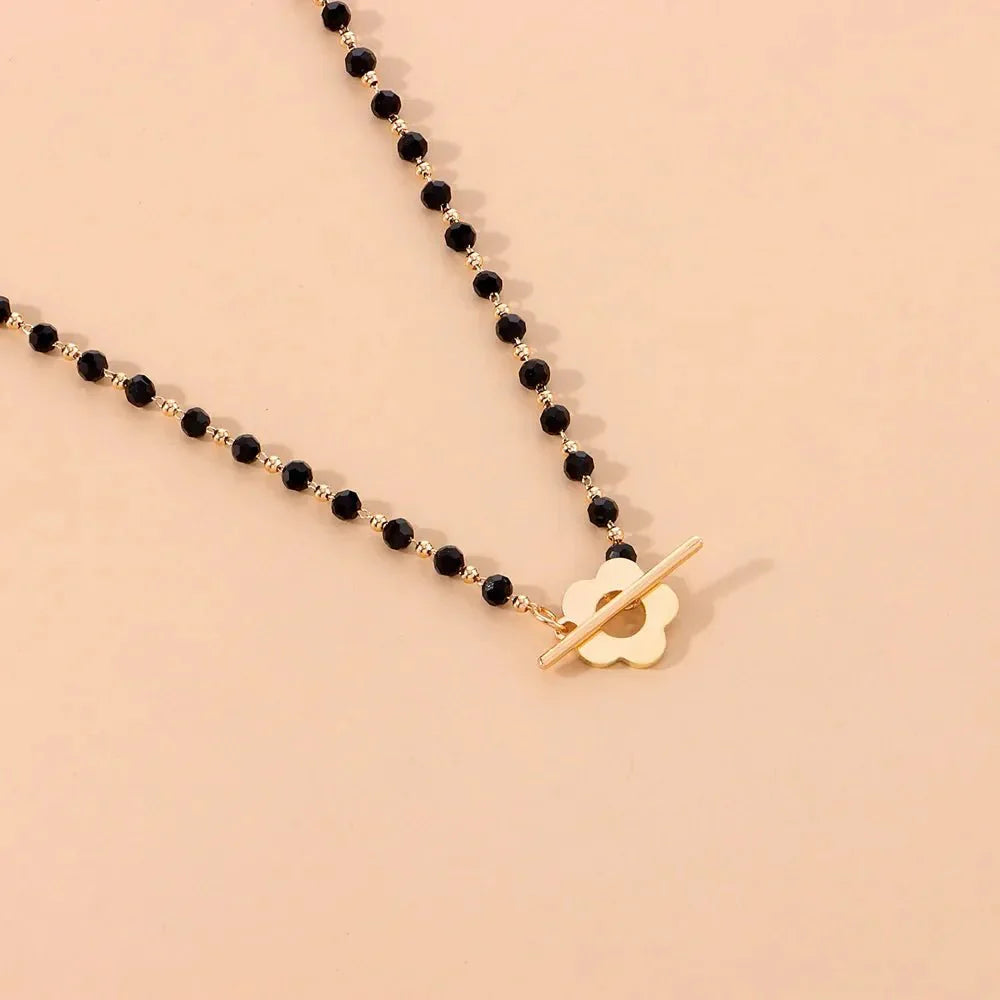 Naya – Collier Ras-du-Cou Floral mit Blumenverschluss
