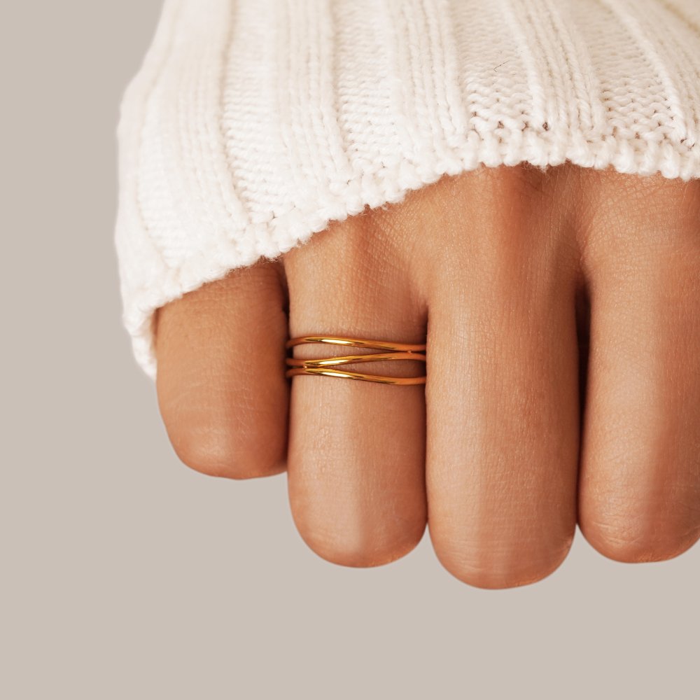 Elayna – Ring Unendlichkeitsschleife Golden