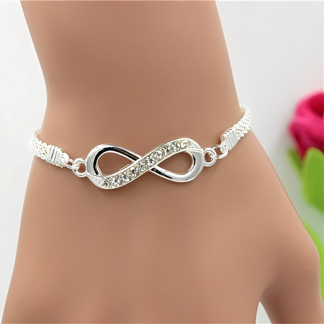 Naya – Armband Frau mit feinem Unendlichkeitssymbol