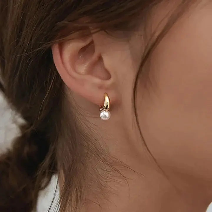 Mirelle – Minimalistischer Anhänger mit Gold und Perle