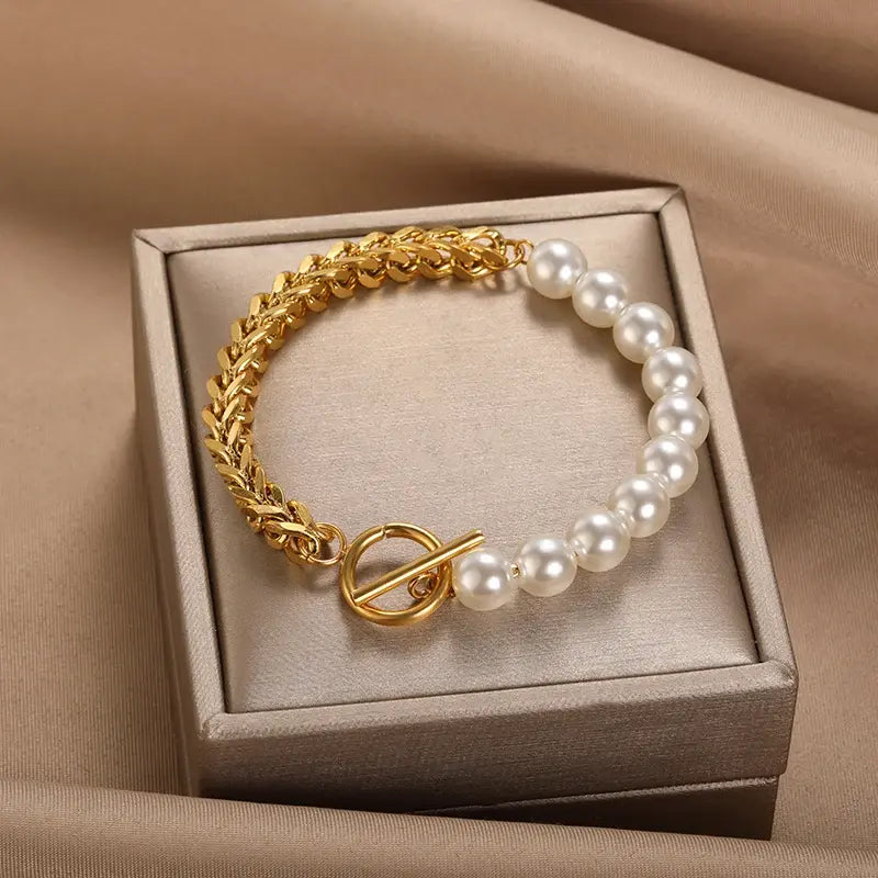 Cassia – Elegantes Goldenes Armband mit Perlen