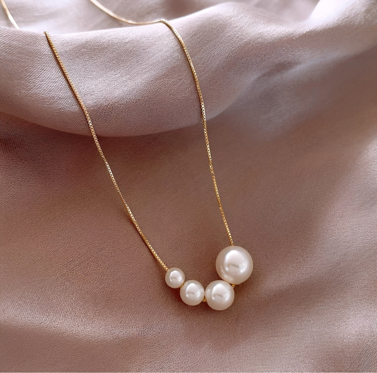 Camille – Halskette Gold und Perlen