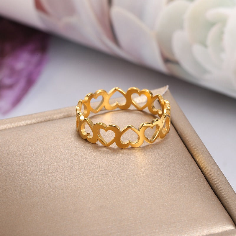 Serena – eleganter Ring mit verbundenen Herzen