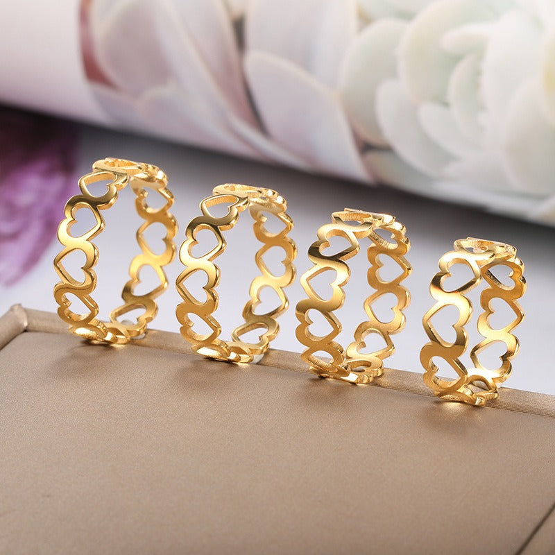 Serena – eleganter Ring mit verbundenen Herzen