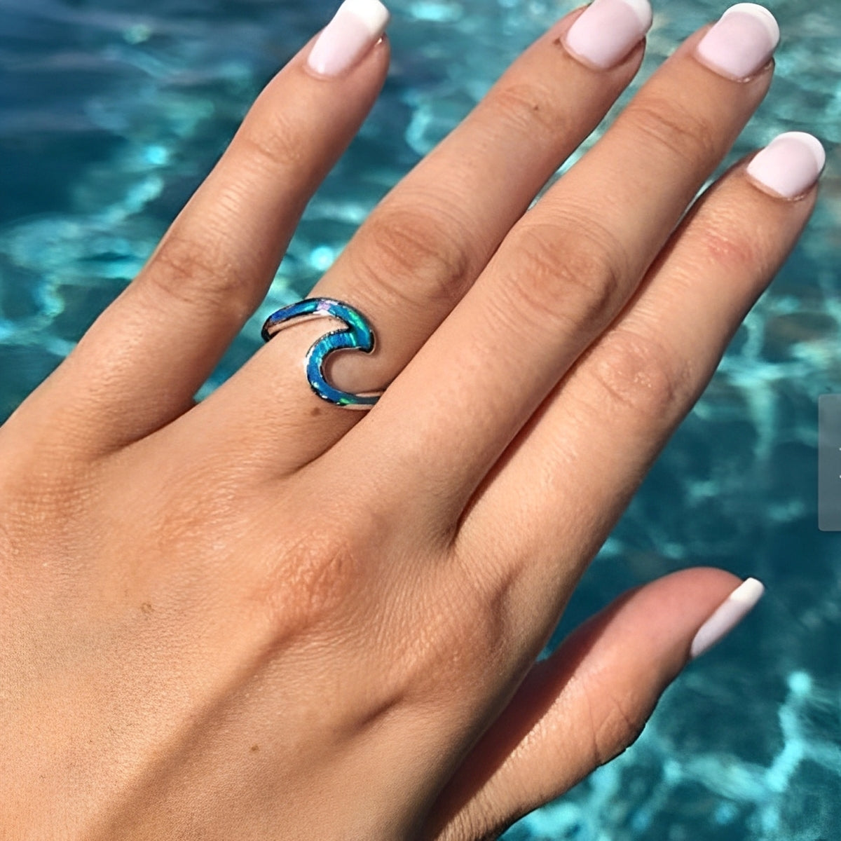 Nerina – Ring Meereswelle in Opal und Silber