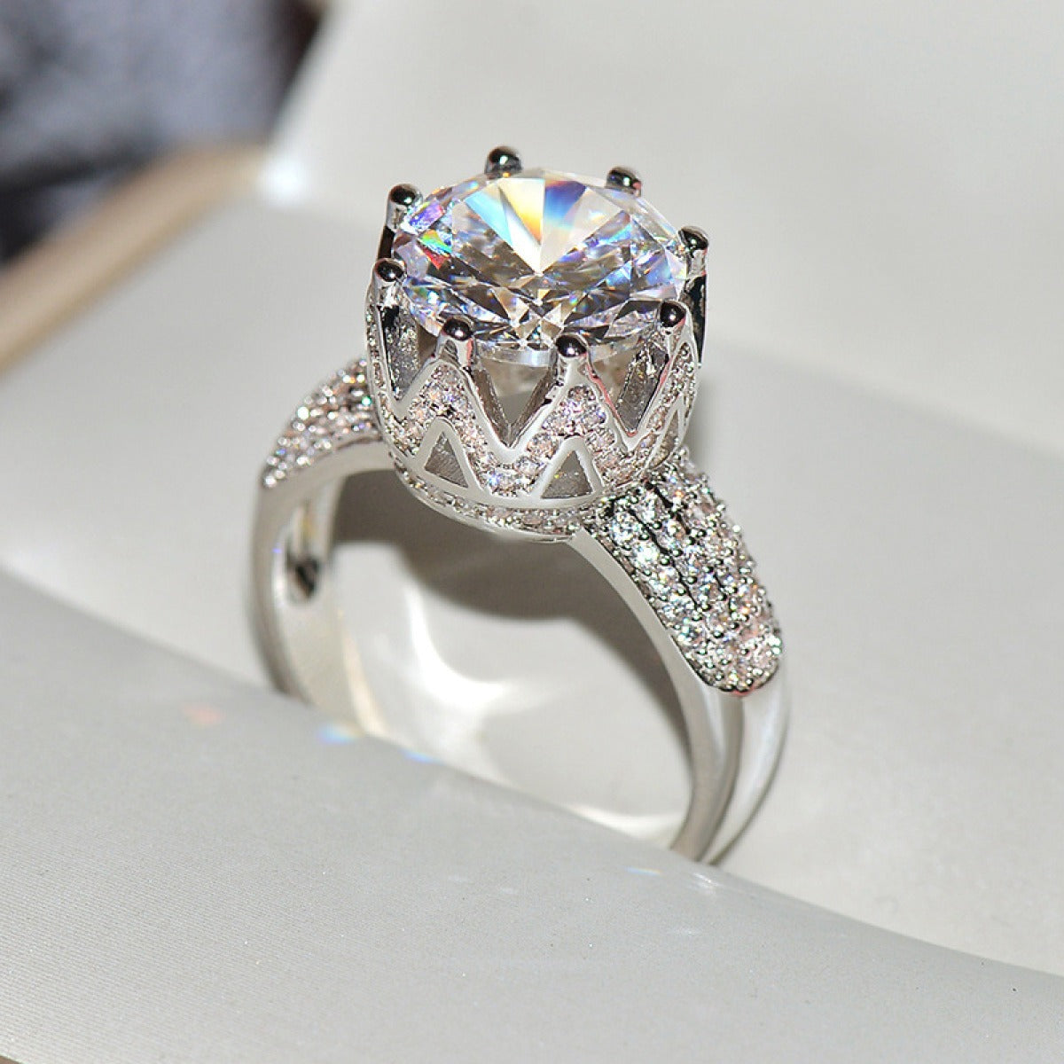 Herna – Eleganter Ring mit Weißer Topas 8ct