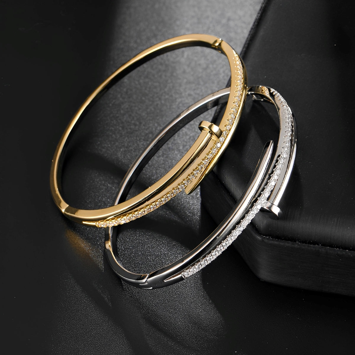 Victoria – Exquisites Nagelarmband