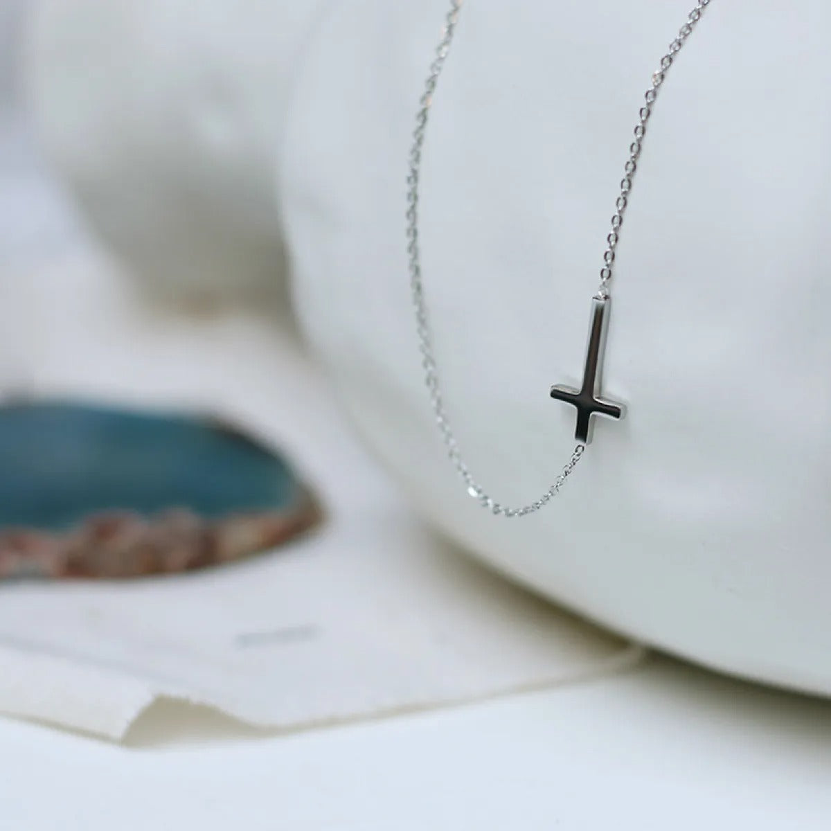 Nelly – Kette Minimalistisches Kreuz Gold