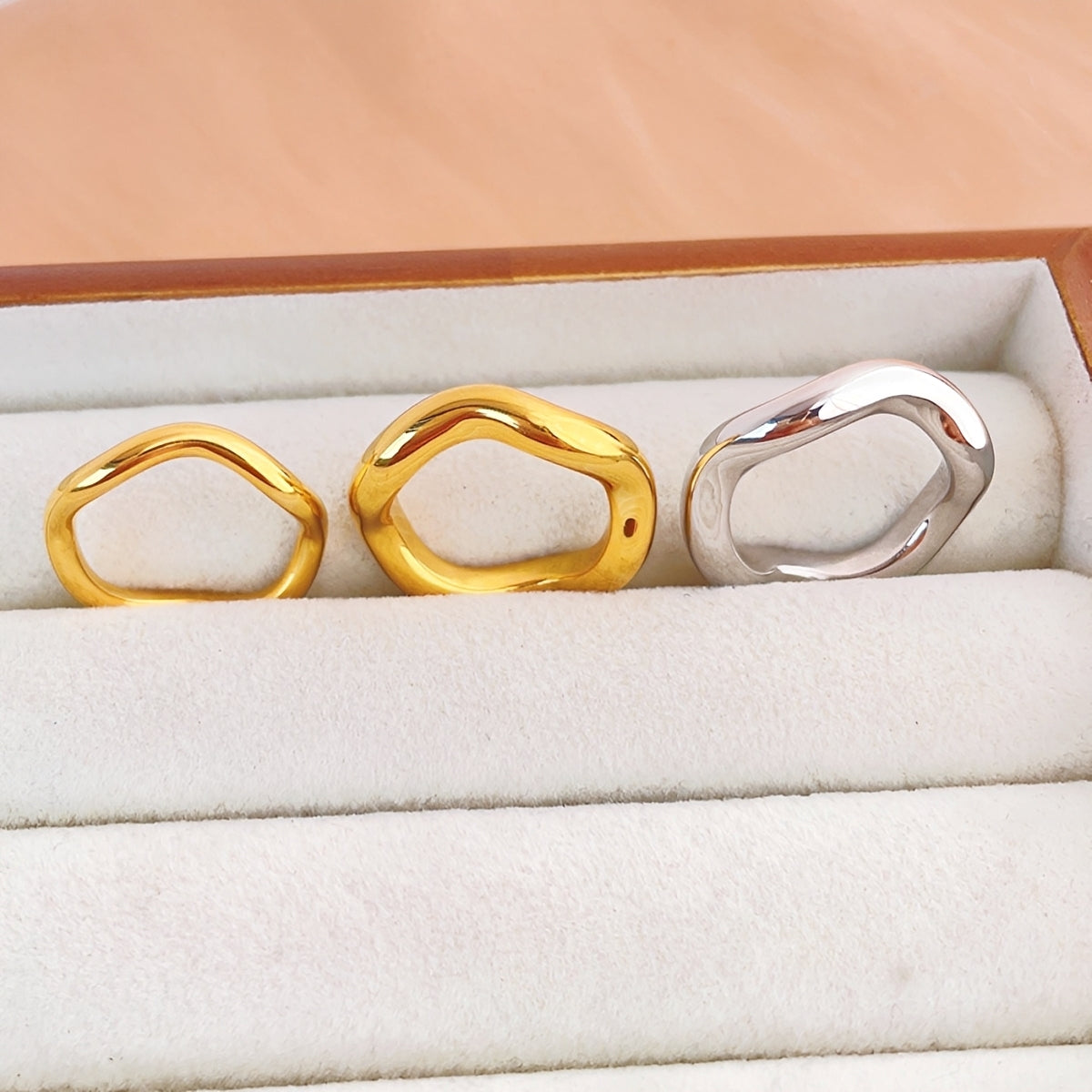 Lorena – Ring Welle Elegant Gebogen