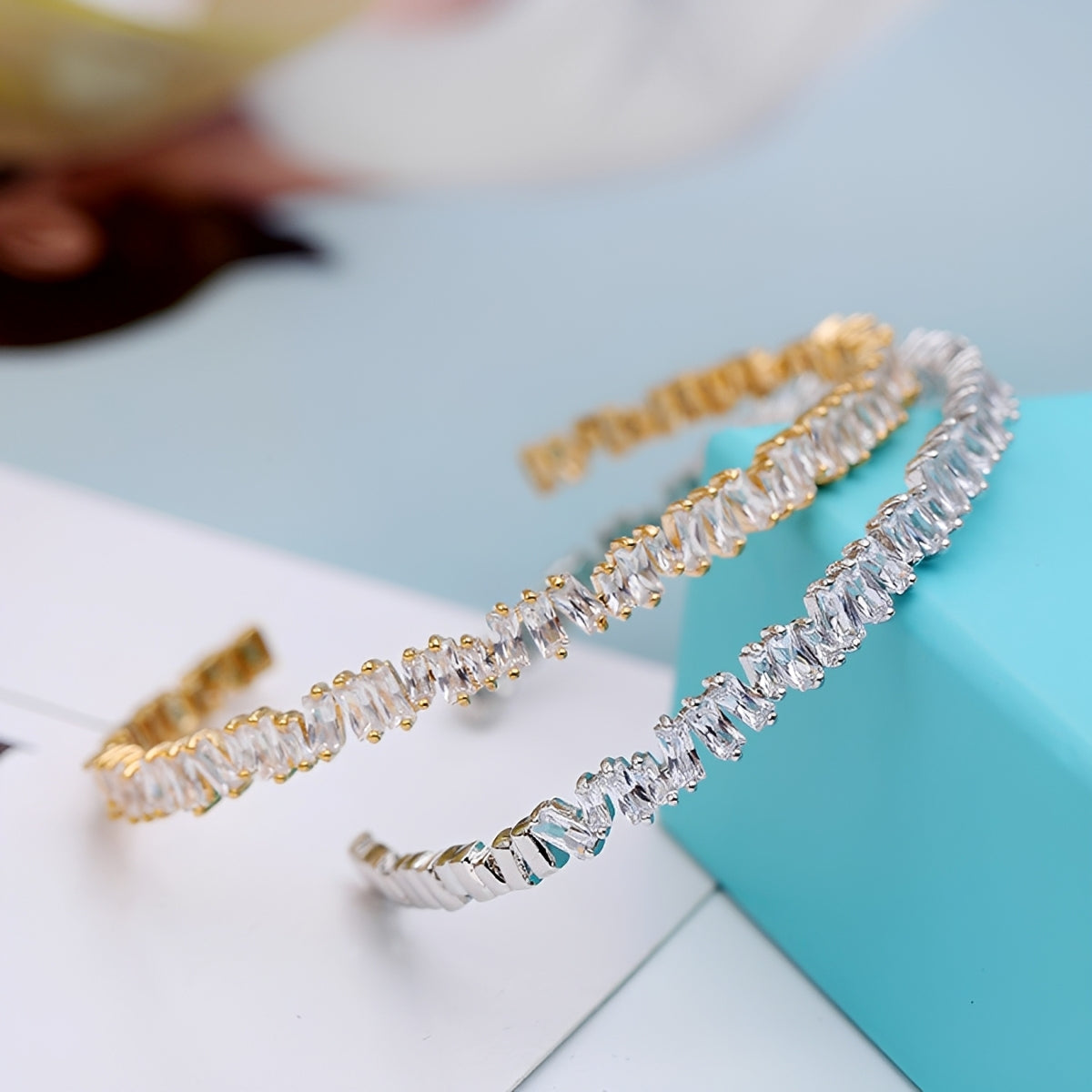 Lara – Elegantes und modernes Zirkonia-Armband