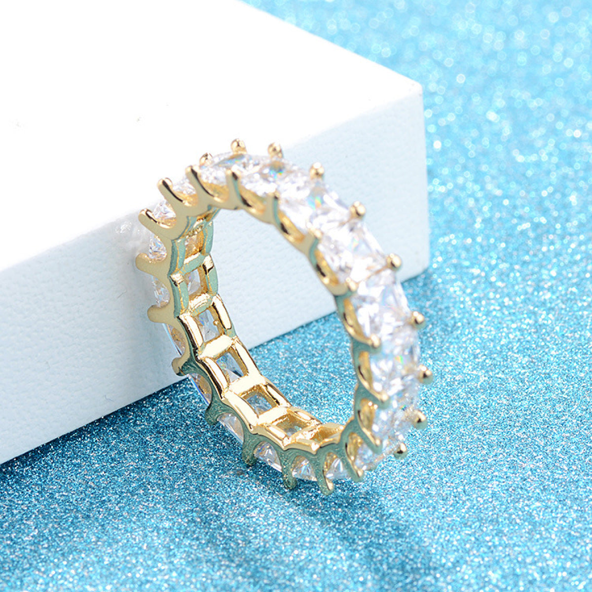 Lucie – Einfacher Ring aus Platin