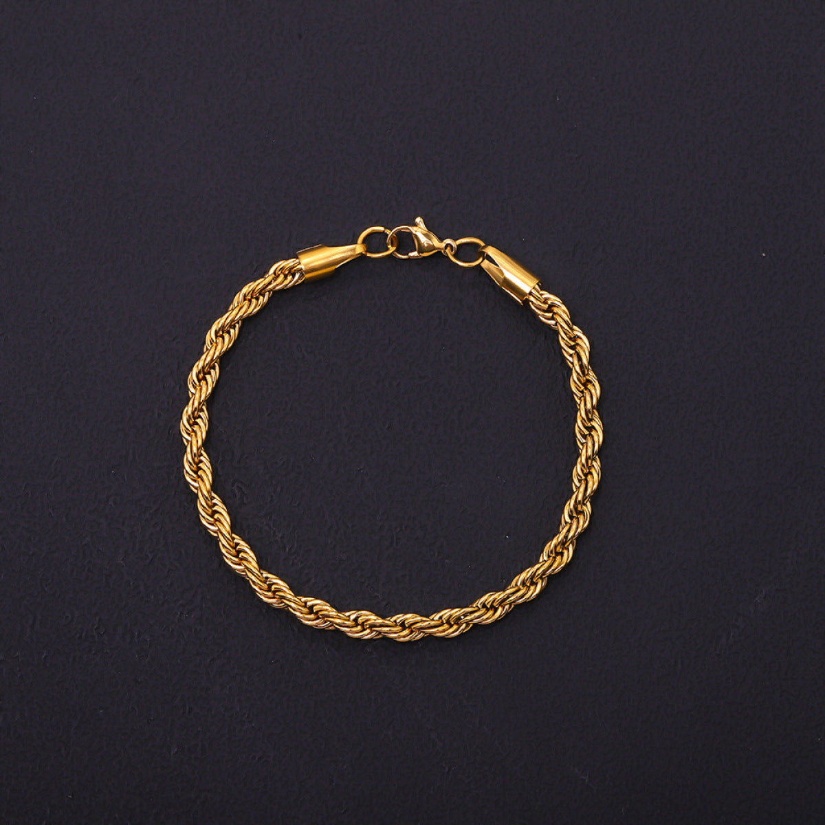 Mila – Gedrehtes Armband aus Edelstahl