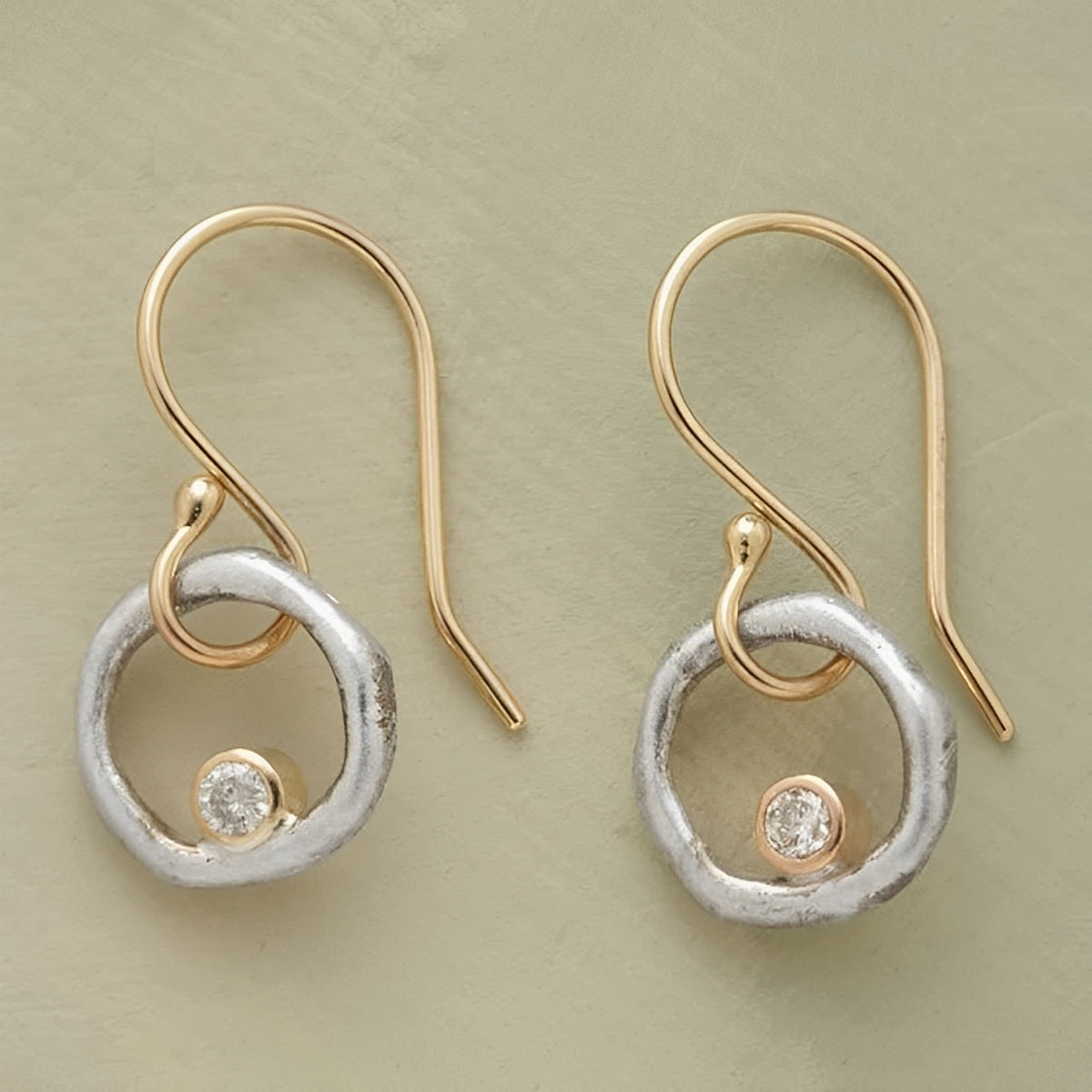 Vanya – Vintage-Ohrringe in Gold und Silber mit Zirkonia