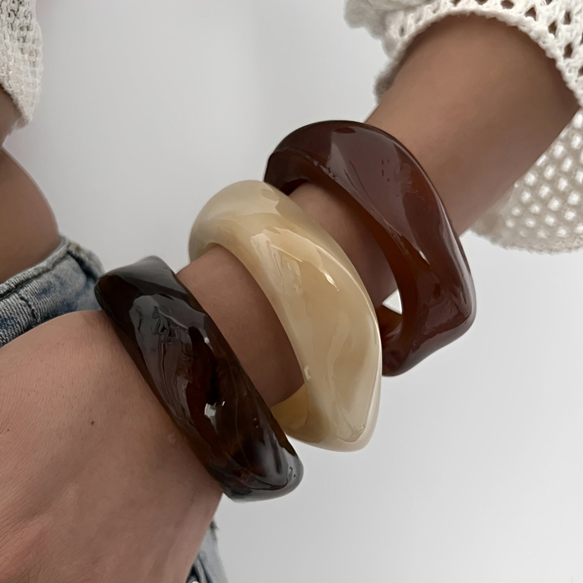 Layra – Unregelmäßiges transparentes Acrylarmband
