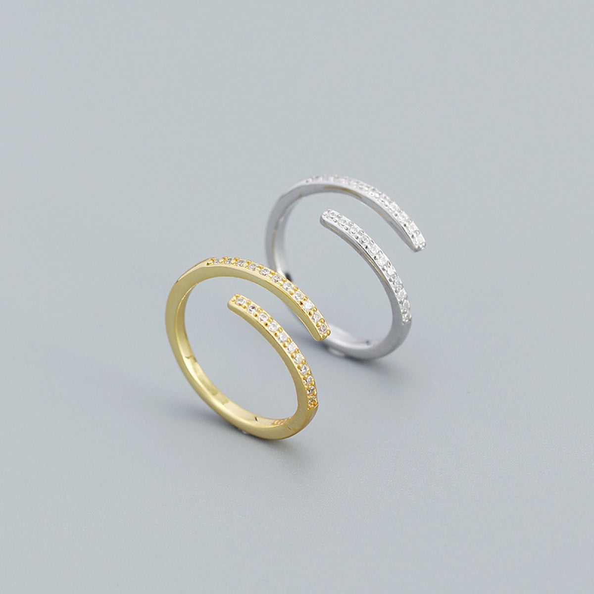 Elina – Geometrischer Ring mit eingearbeitetem Zirkon