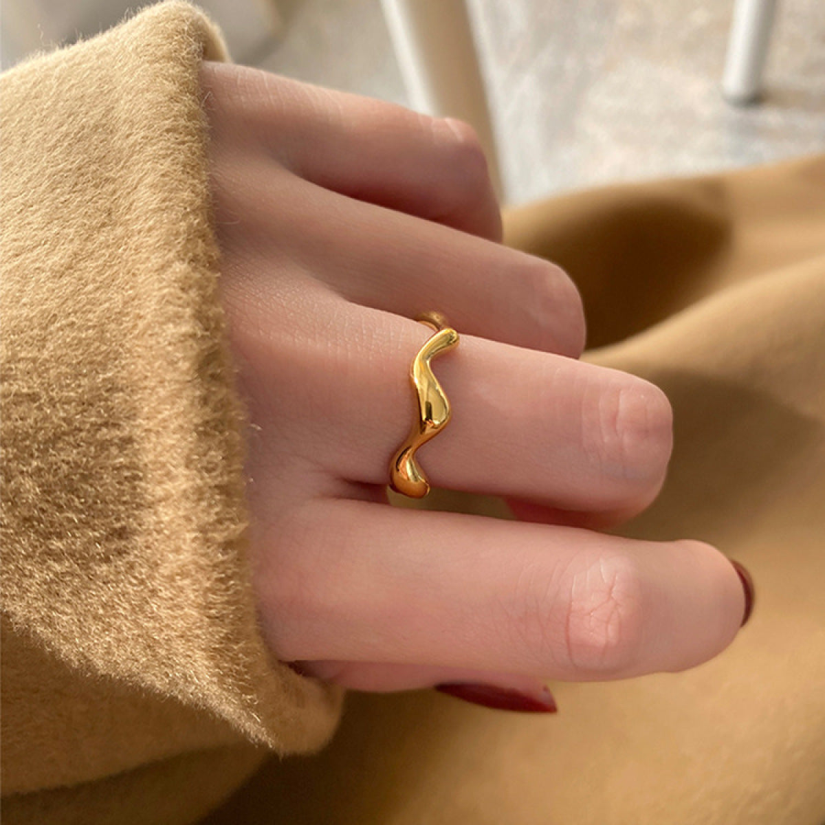 Jennie – Wellenring aus Titanstahl