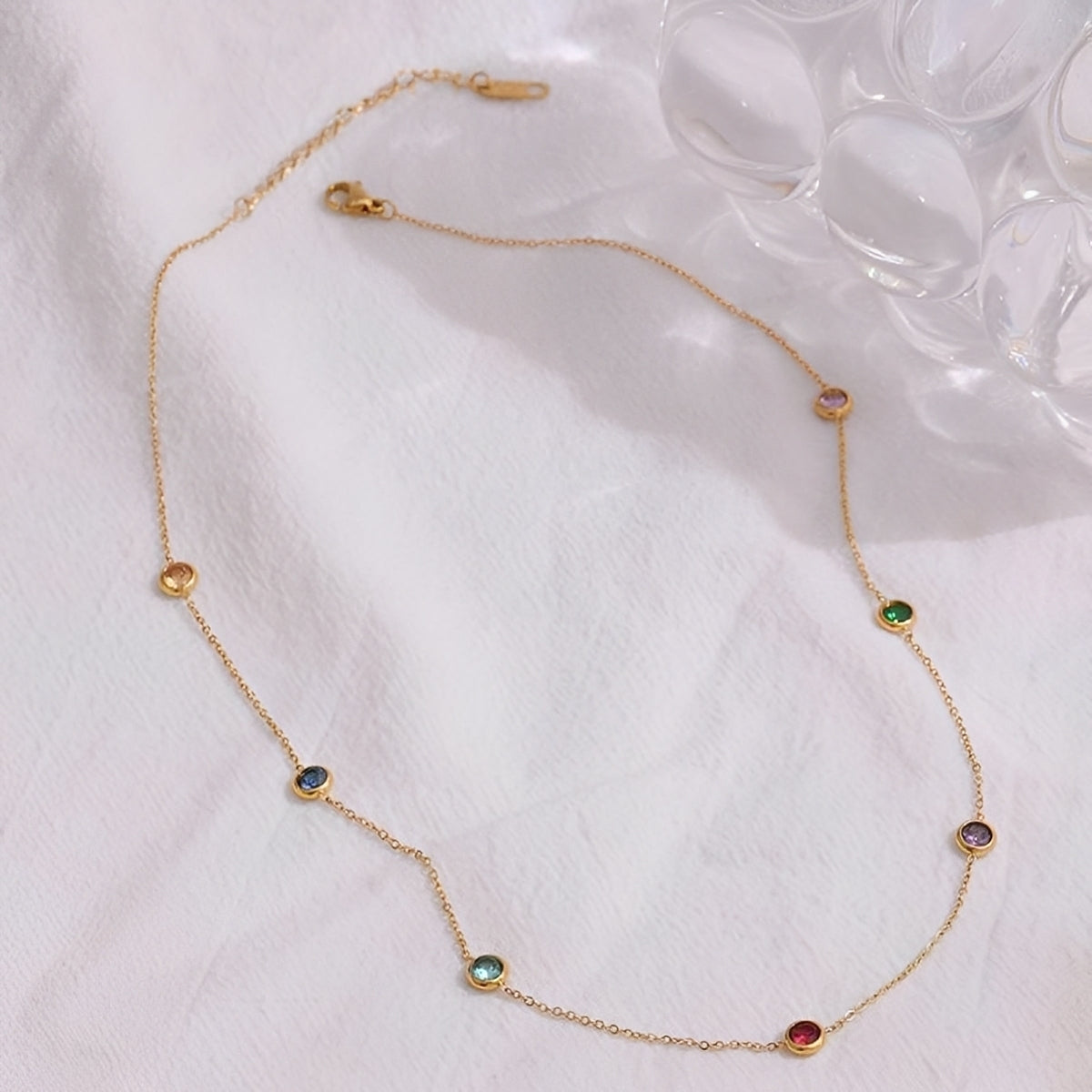 Valina – Elegante feine goldene Kettenhalskette