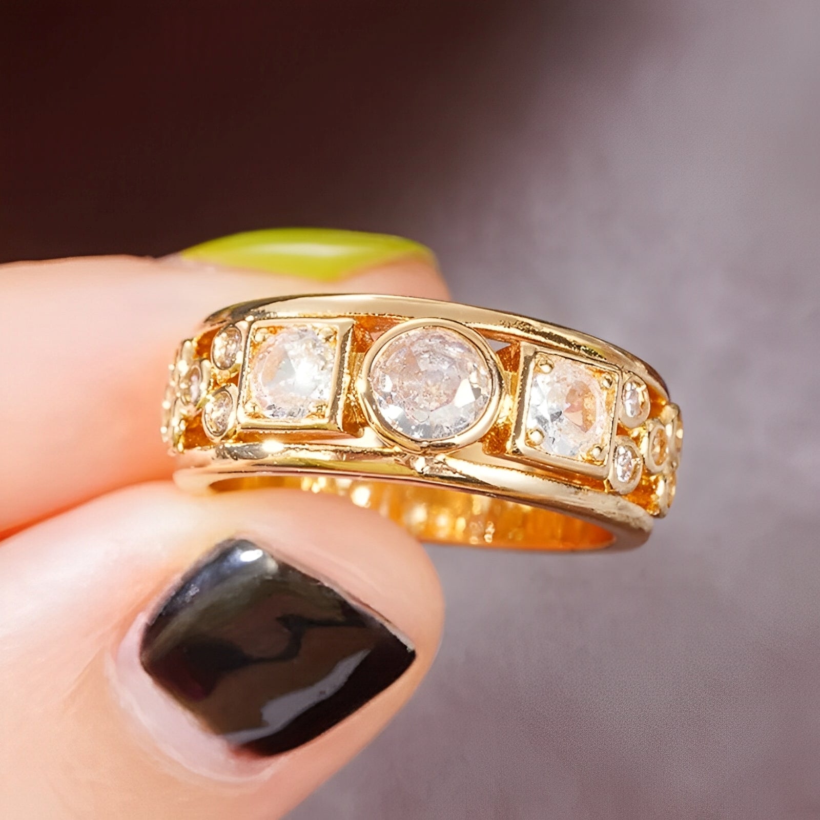 Reina – Goldener Vintage-Ring mit Heller Zirkonia