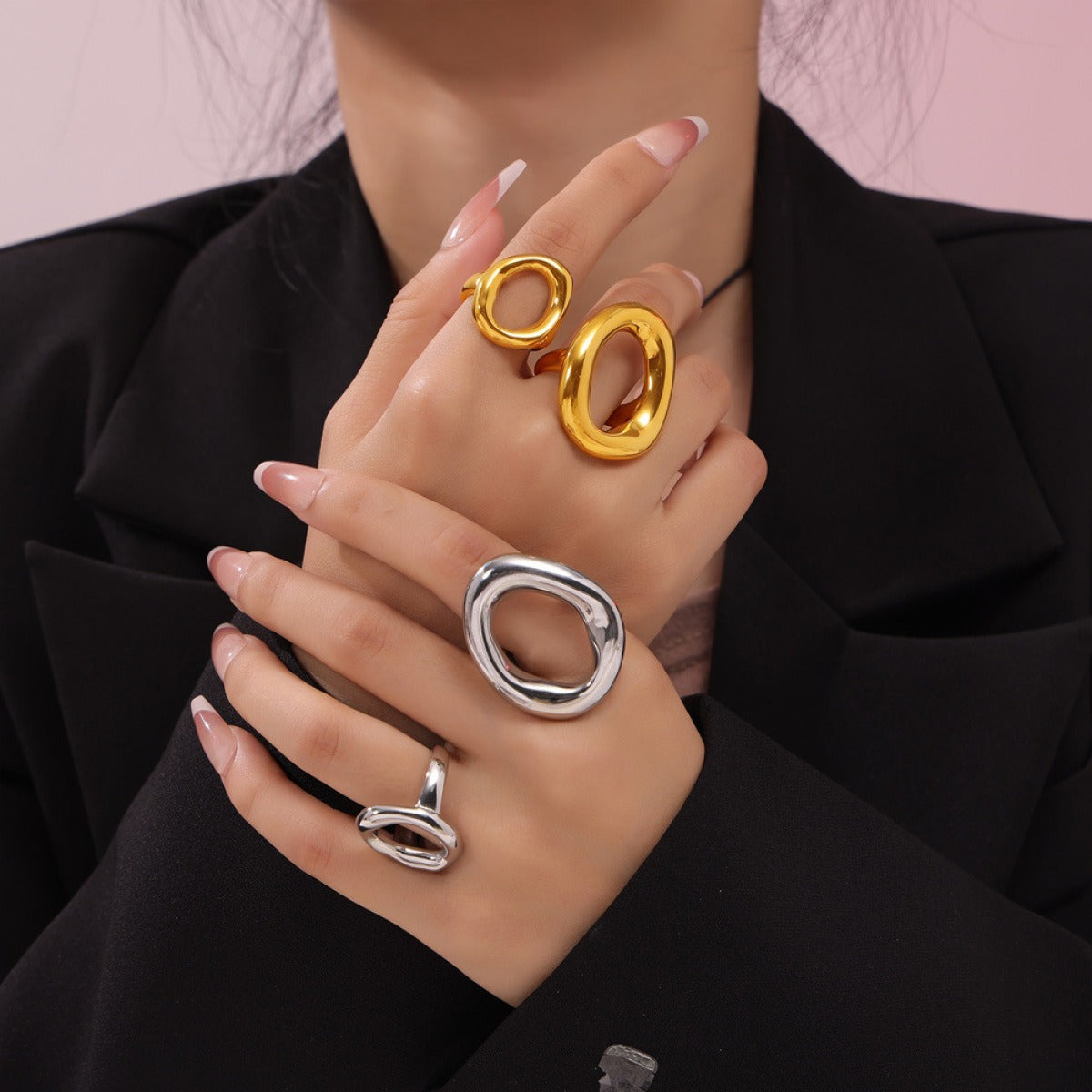 Emman – Skulptierter Goldener Eleganter Ring