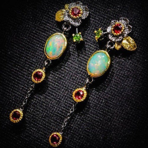 Zyra – Ohrringe Boho mit Opal und rotem Zirkonia