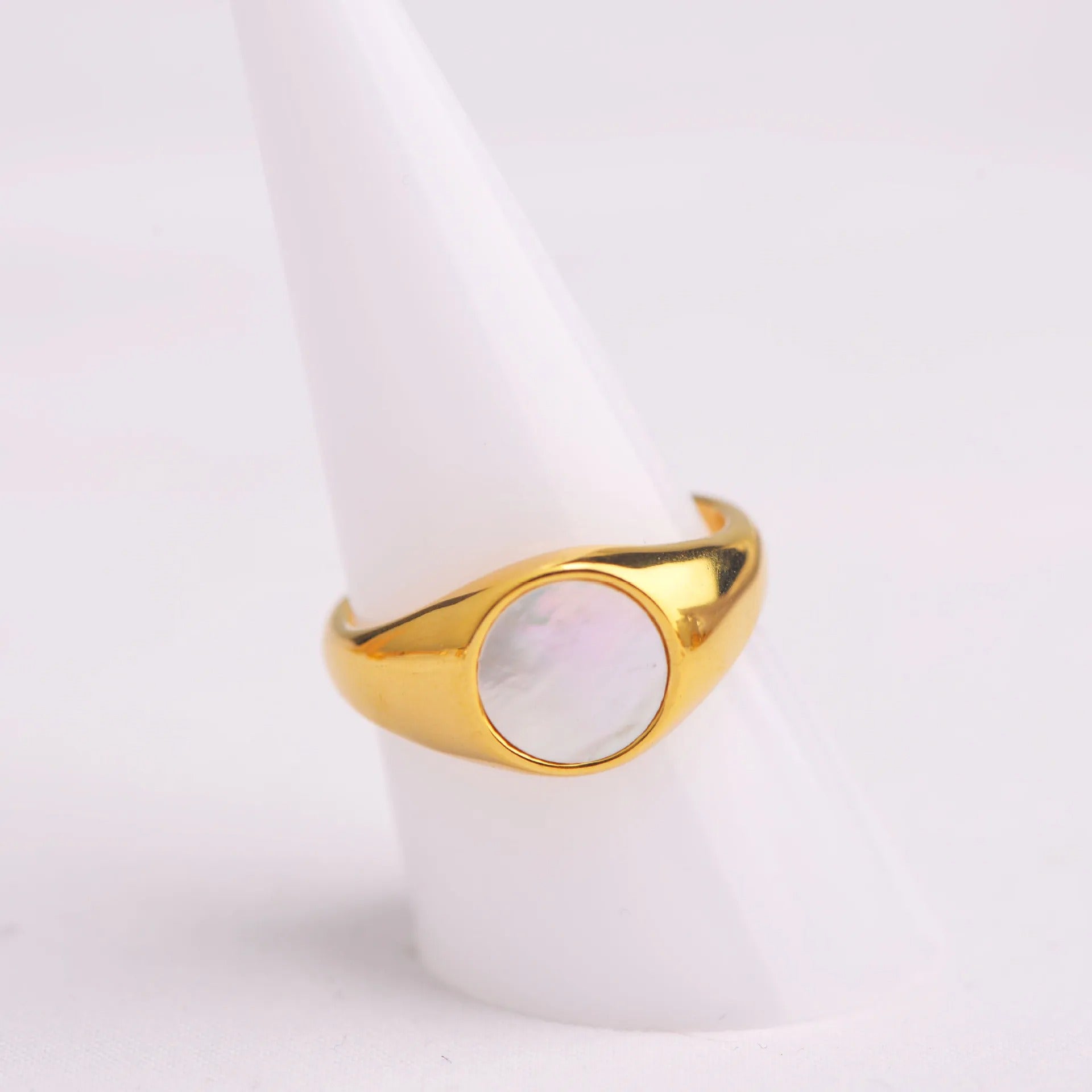Isabelle – Ring Fritillaire aus weißer Muschel