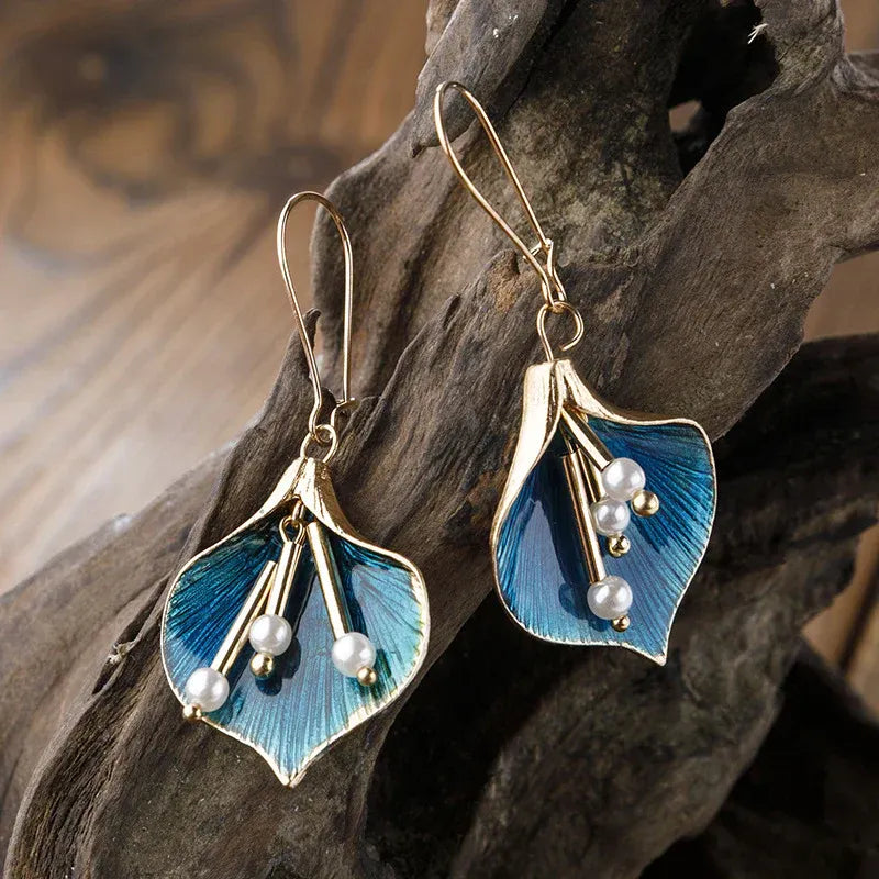 Yara – Ohrringe Blauer Lotus aus Vintage-Silber