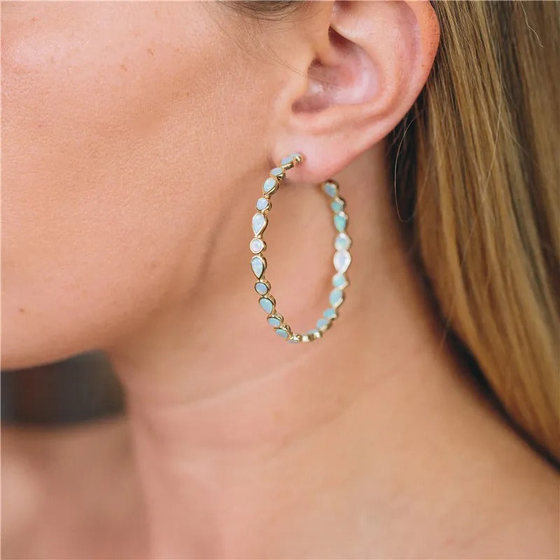 Raya – Goldene Vintage-Kreolen mit Blauem Opal