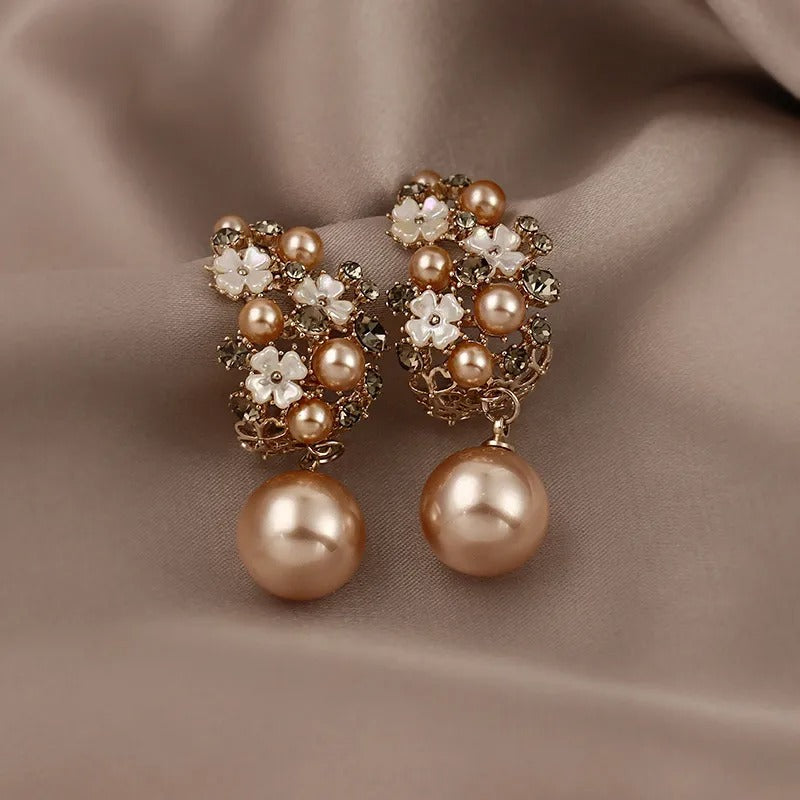 Haruko – Ohrringe Blumen Perlen Elegant