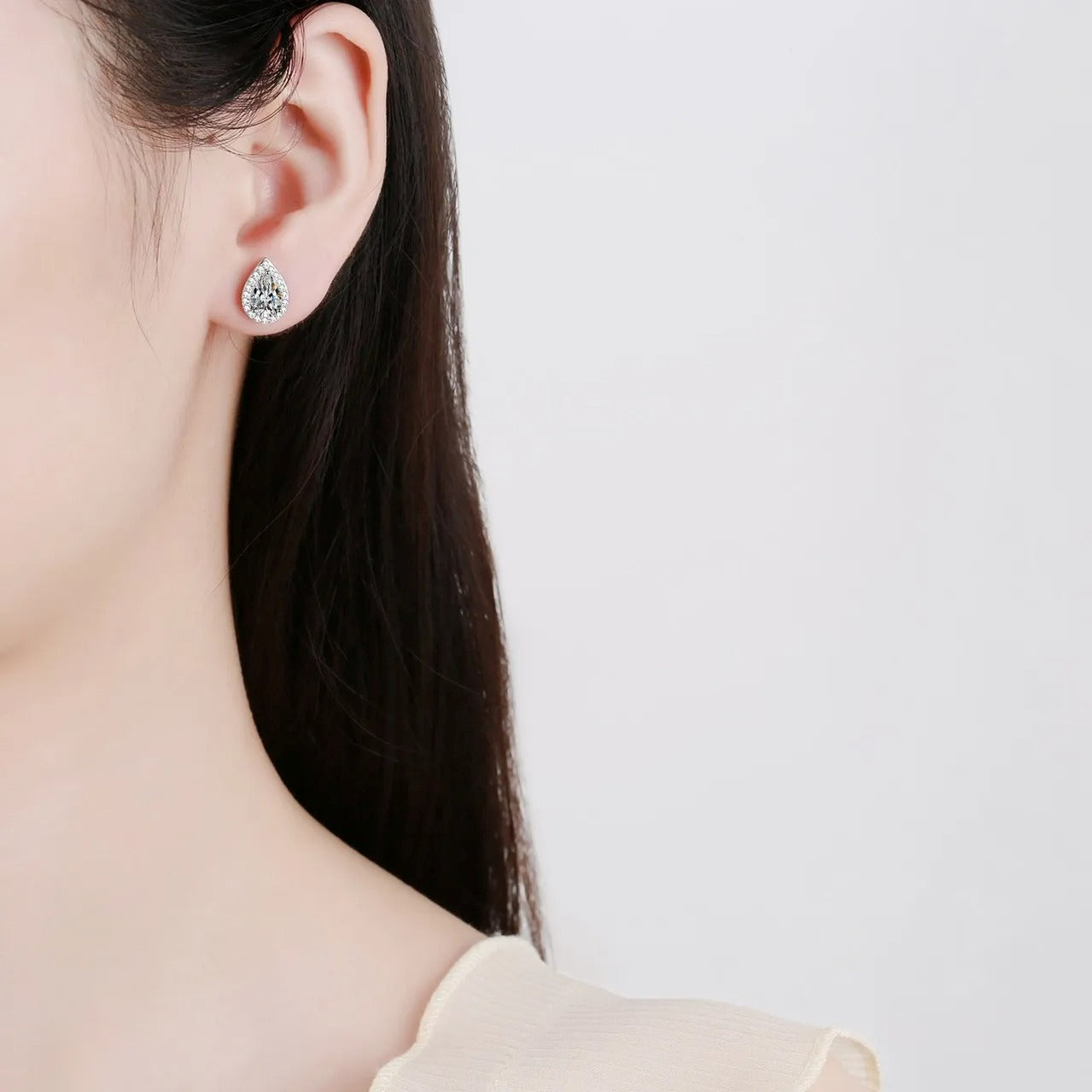 Elisa – Elegante Ohrstecker mit Moissanit