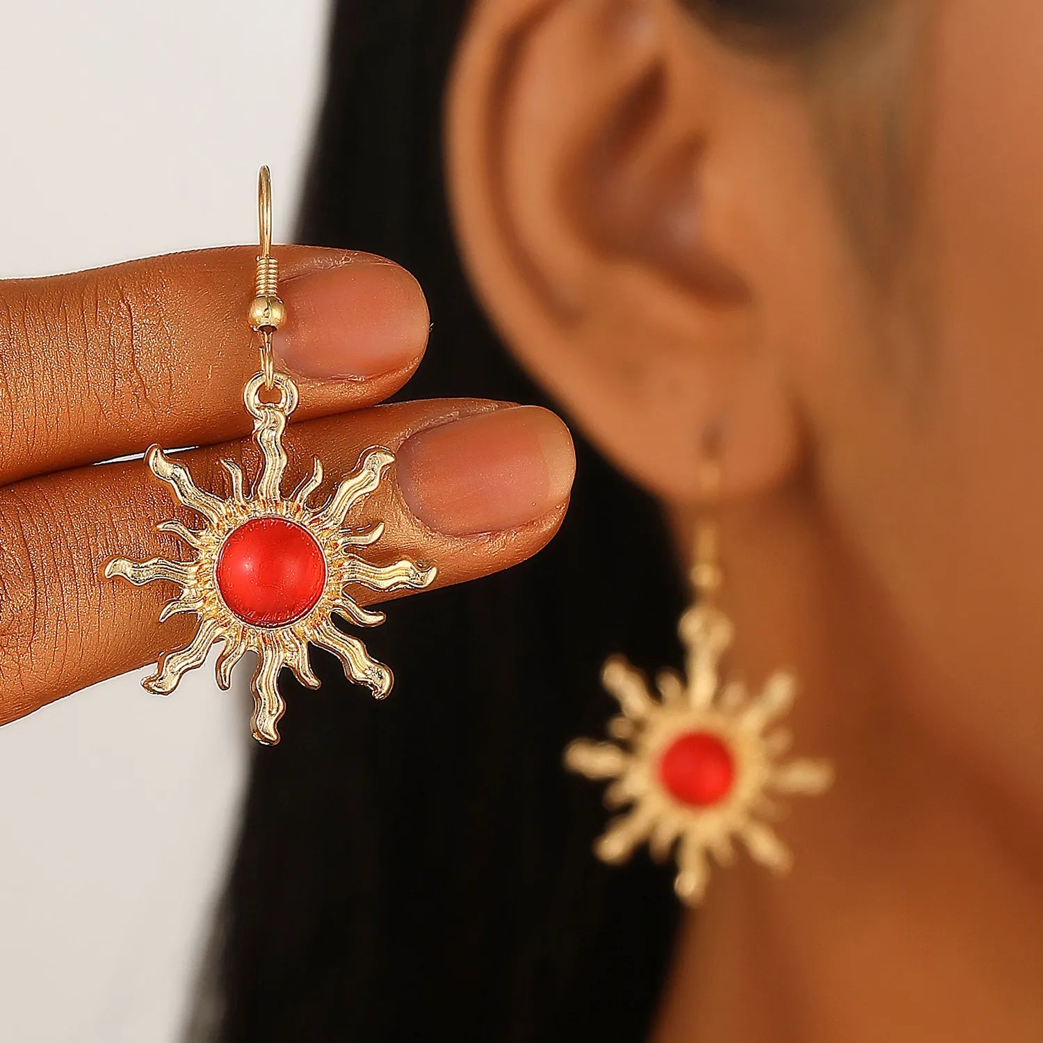 Solene – Vintage-Stud-Ohrringe mit Sonnenmotiv