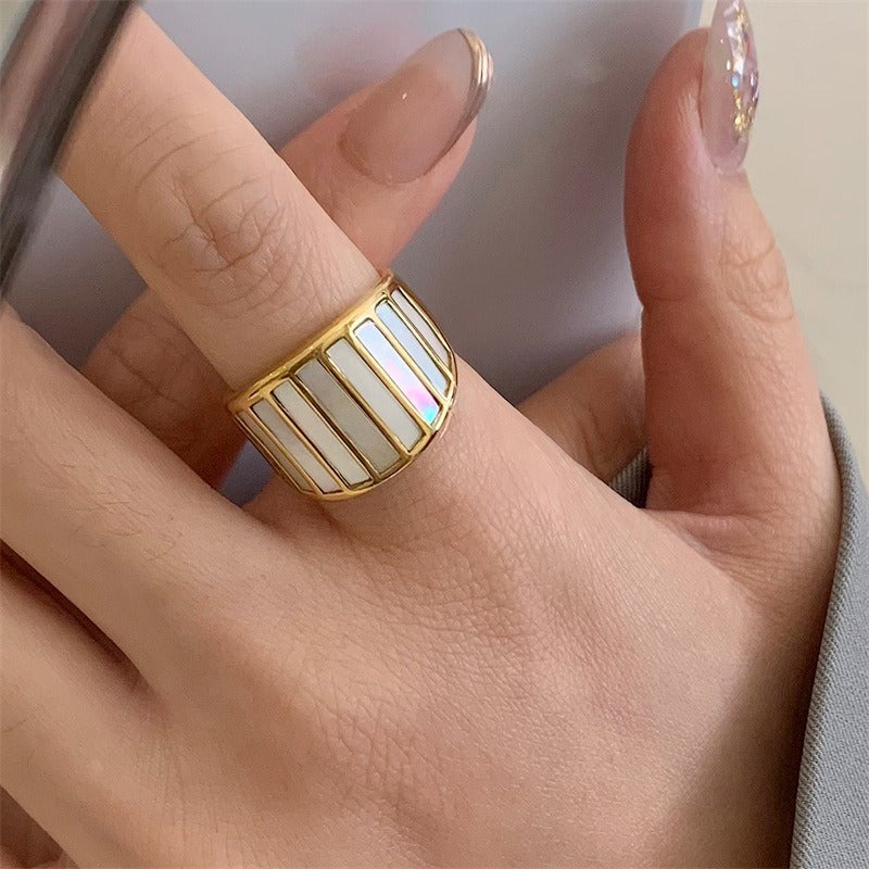 Marise – Dekorative Pinctada Ring