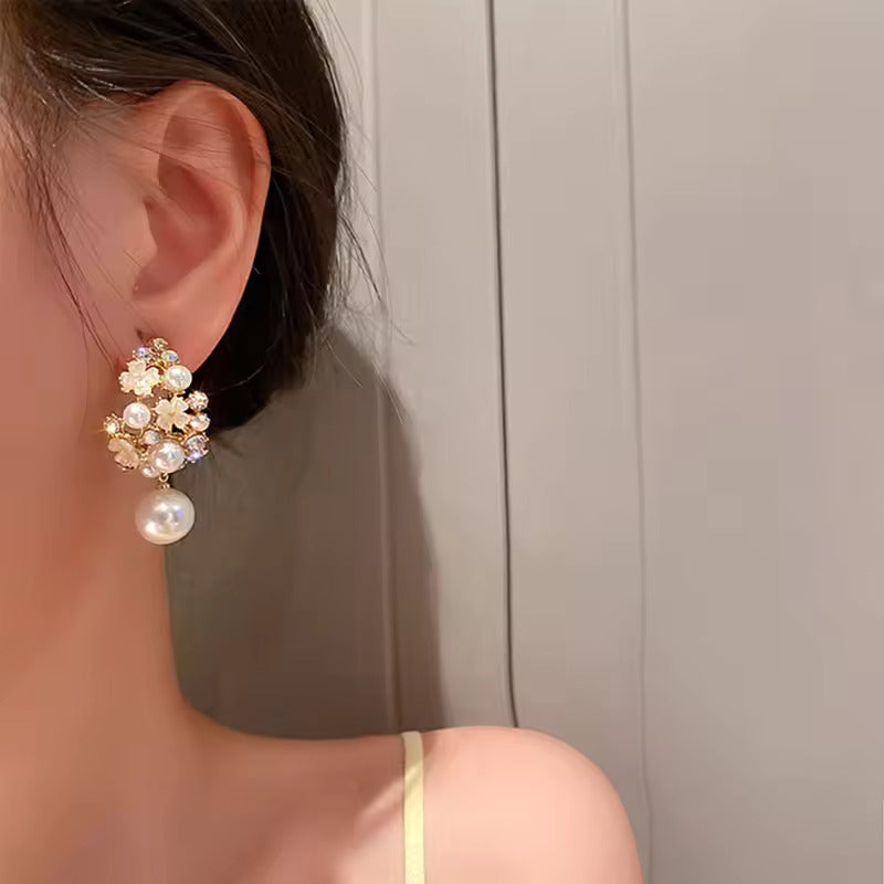 Kaori – Ohrringe Elegante Blume und Perle