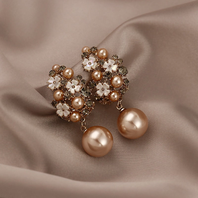 Haruko – Ohrringe Blumen Perlen Elegant
