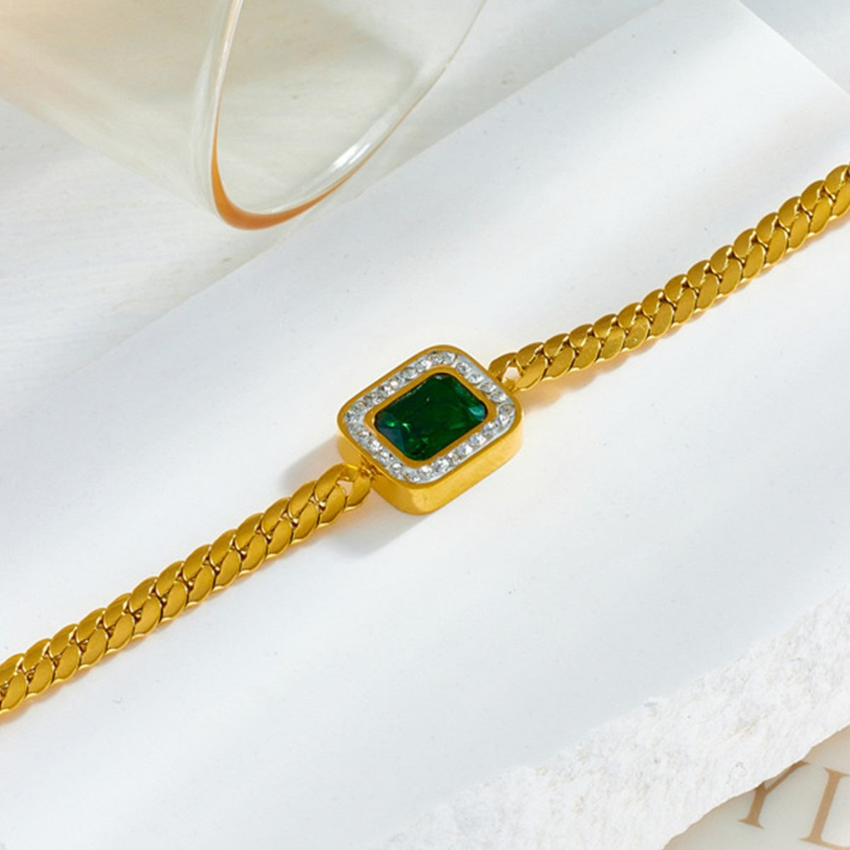 Esmeralda – Elegante grüne Zirkonia-Armband