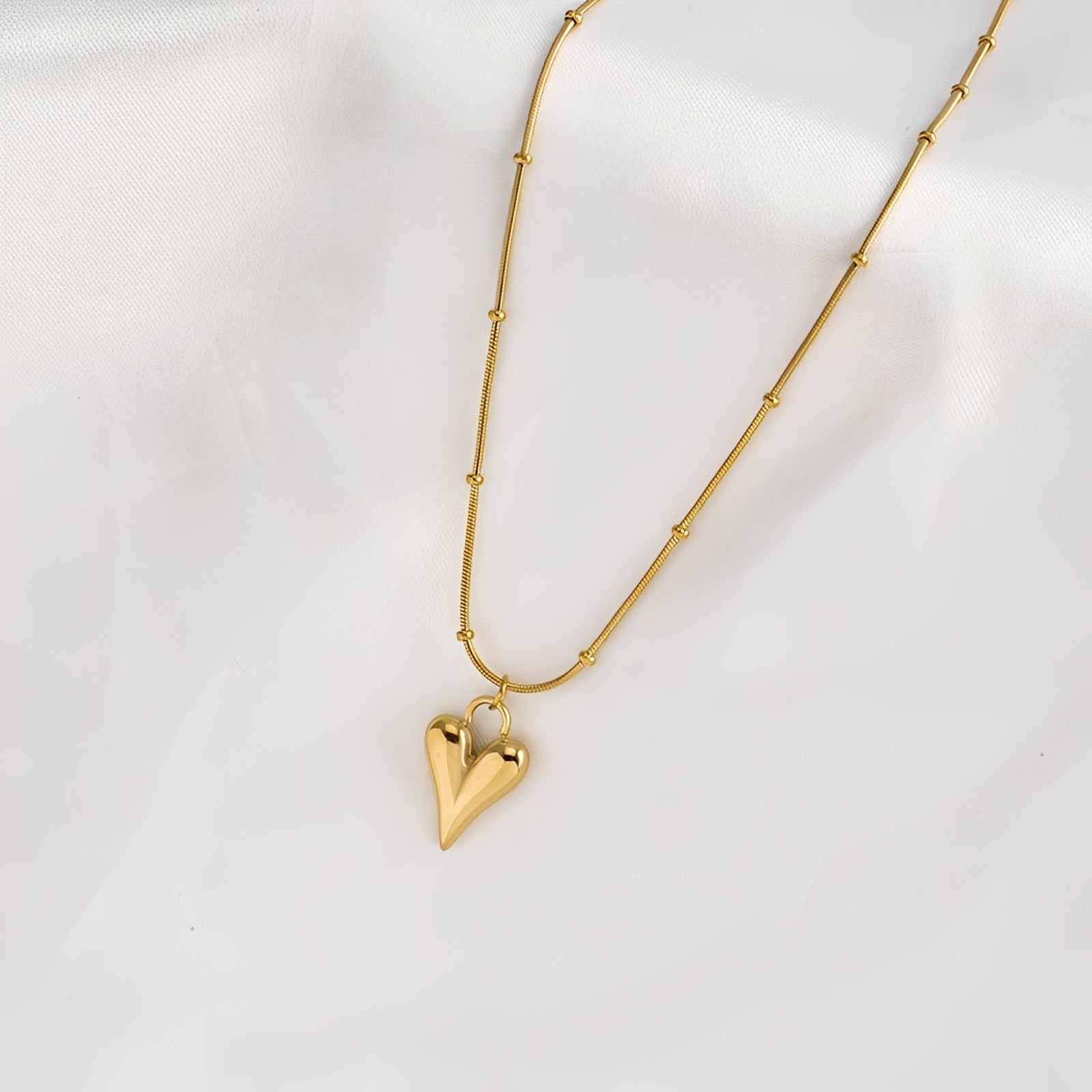Eloise – Minimalistische Halskette Stil Cold Chic
