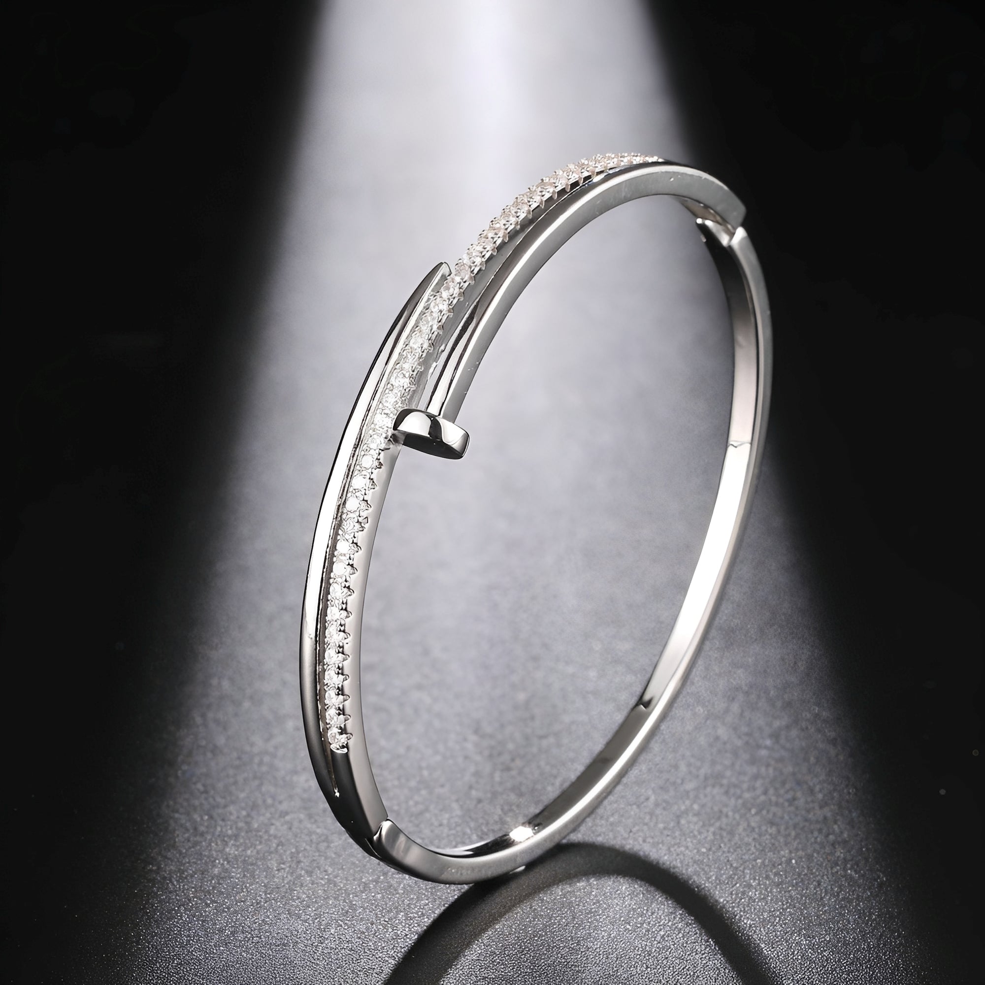 Victoria – Exquisites Nagelarmband