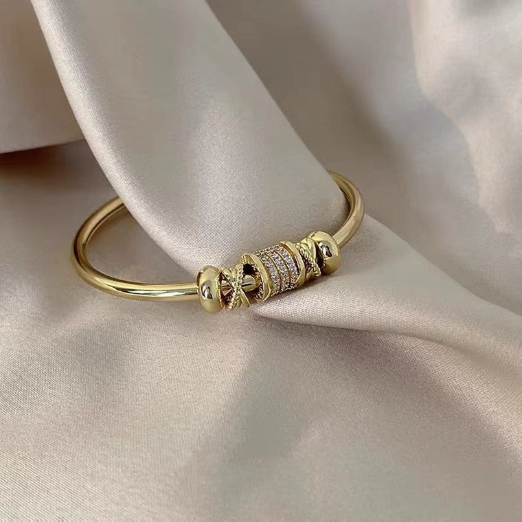 Ella – Verstellbares Armband mit Goldenen Anhängern