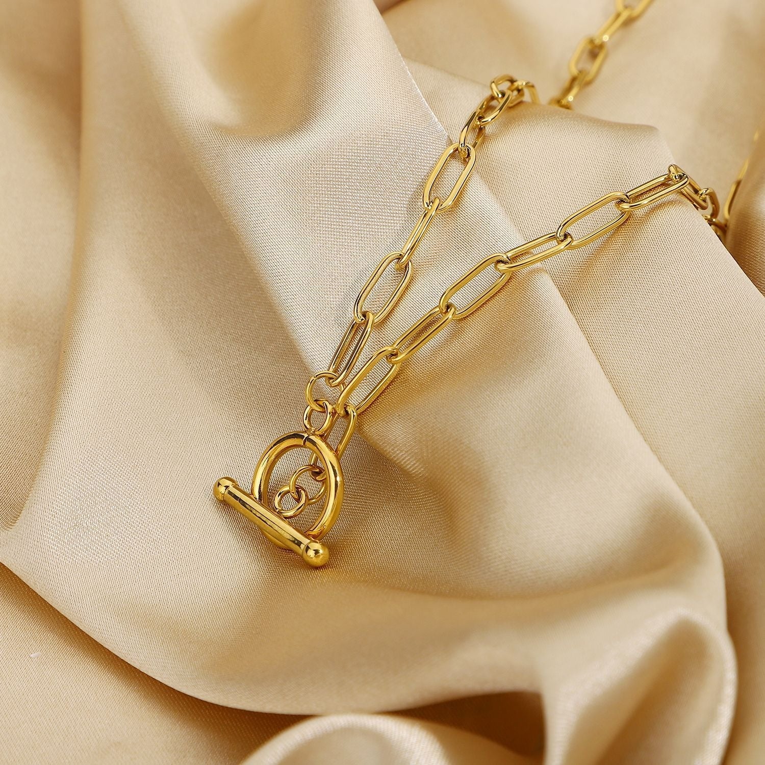 Ellie – T-Bar-Halsband mit linearen Verbindungen aus Gold