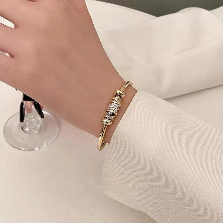 Amalia – Verstellbares Armband mit Goldenen Charms